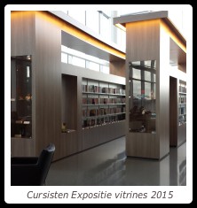 cursisten expositie vitrines 2015